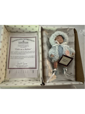 The Ashton-Drake Galleries “Cute As A Button” 5" Baby Doll W Certificate EUC